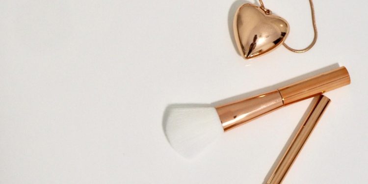 “Unlock Your Beauty Potential: Insider Tips from Makeup Artists”