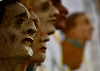 “Tailored to You: Custom Fashion Options for a Personalized Wardrobe”