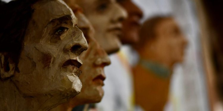 “Tailored to You: Custom Fashion Options for a Personalized Wardrobe”