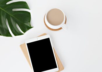 “From Desk to Date Night: Quick Makeup Transformations”