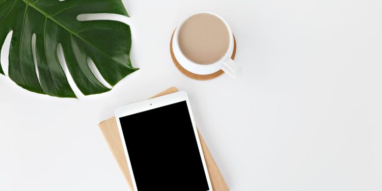 “From Desk to Date Night: Quick Makeup Transformations”