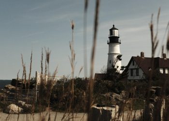 “Accessorize Me: Elevate Your Look with the Perfect Accessories”