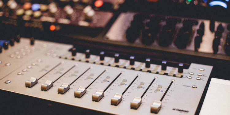 “Underground Vibes: Dive into the World of Indie and Underground Music”