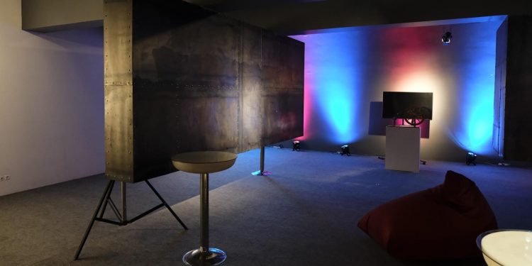 “From Studio to Stage: Behind-the-Scenes Access to Your Favorite Artists”