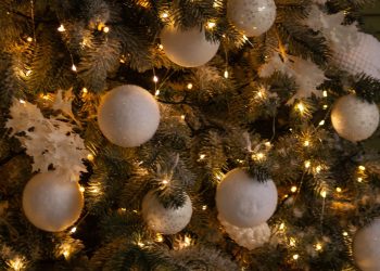 “Vintage Vibes: Timeless Fashion Trends Making a Comeback”