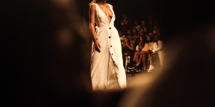 “Runway to Reality: High Fashion Looks You Can Pull Off”