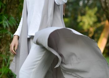 “Catwalk Confidential: Insider Access to the Hottest Fashion Shows”