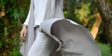 “Catwalk Confidential: Insider Access to the Hottest Fashion Shows”