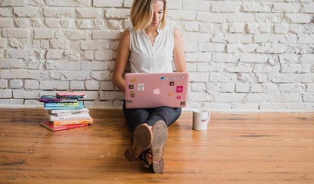 “Top 10 Fashion Influencers to Follow for Style Inspiration”