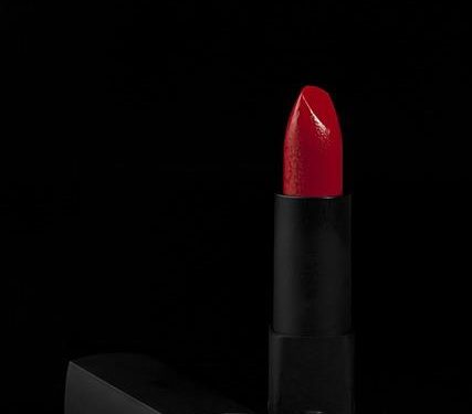“Bold Lipstick Shades to Rock This Season”