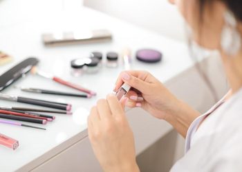 “10 Makeup Hacks Every Woman Should Know”