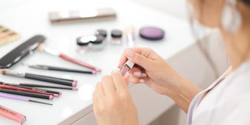 “10 Makeup Hacks Every Woman Should Know”